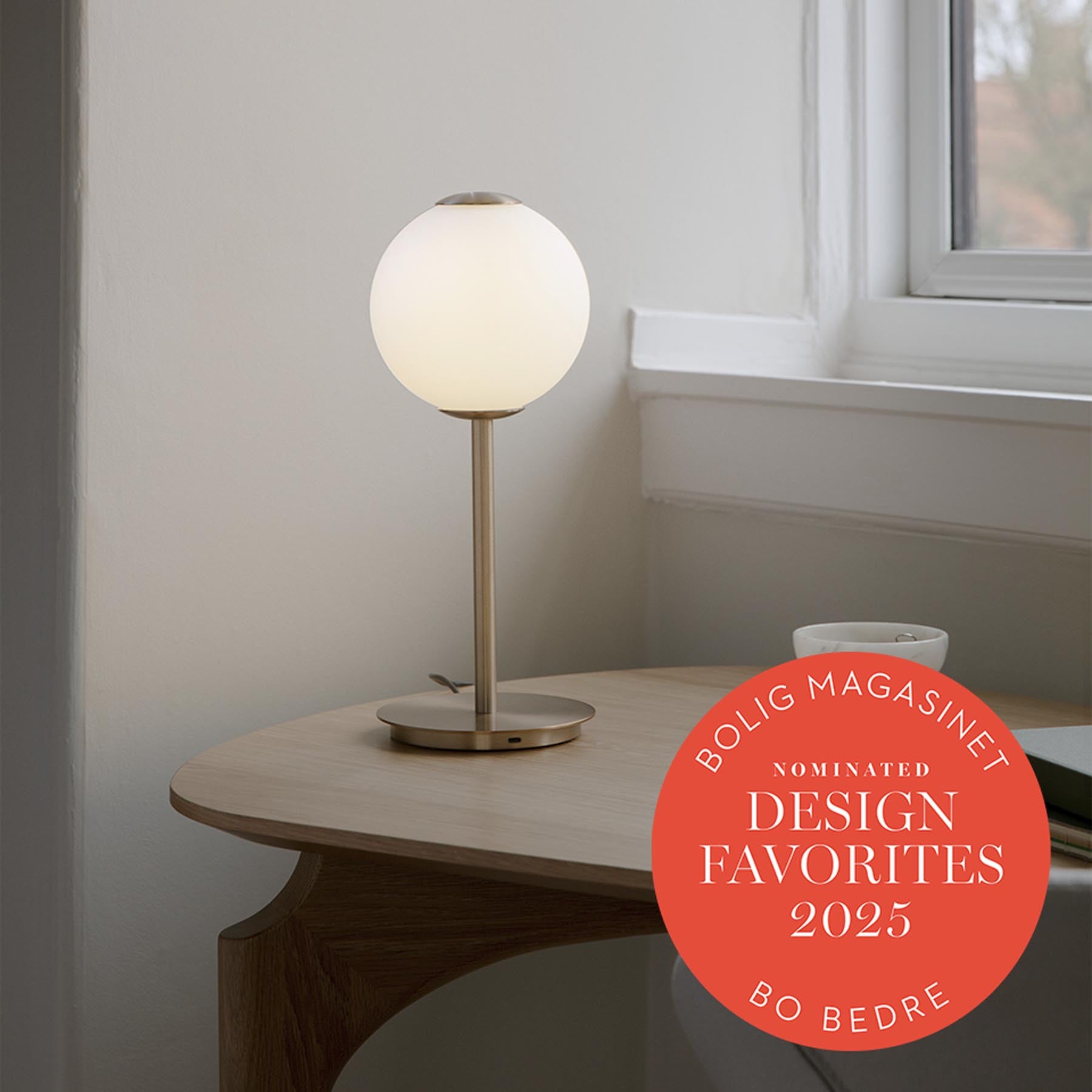 Elegante Audrey Tischlampe von Umage aus edlem Messing, ideal für stimmungsvolle Beleuchtung und zeitgemäße Einrichtung.