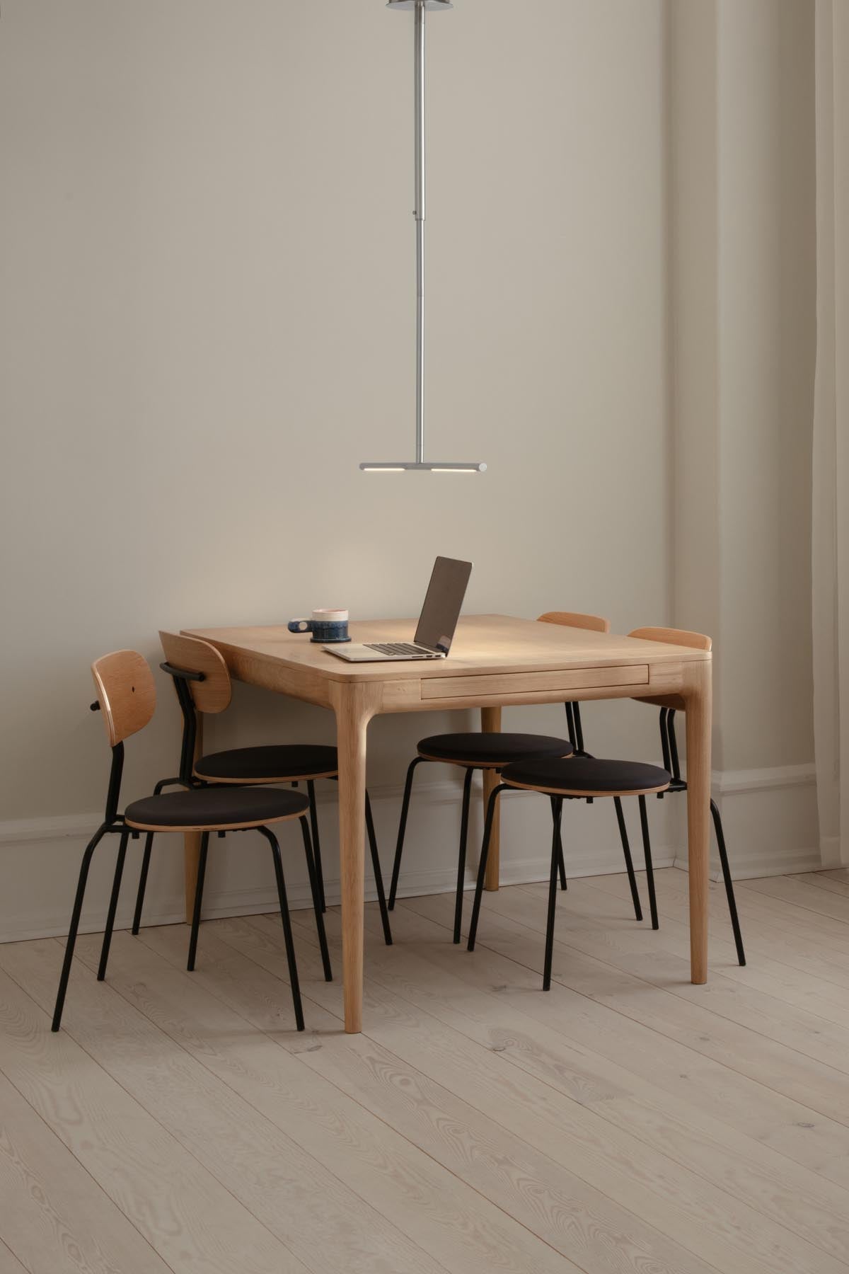 Omni Ceiling Pendellampe in Steel präsentiert im Onlineshop von KAQTU Design AG. Deckenleuchte ist von Umage