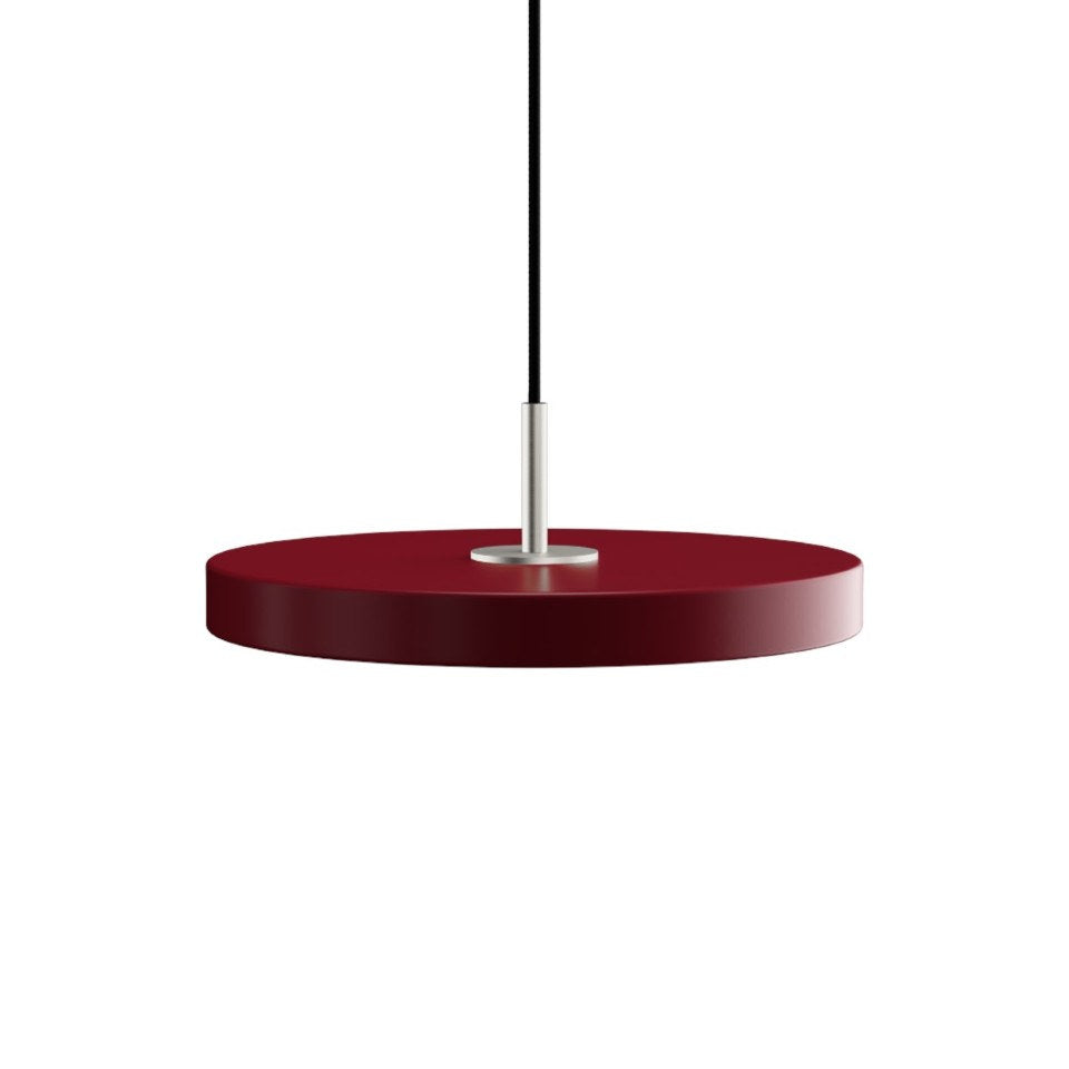 Asteria Plus Mini Pendellampe in Ruby Red präsentiert im Onlineshop von KAQTU Design AG. Pendelleuchte ist von Umage