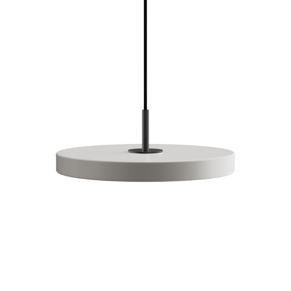 Elegante Asteria Plus Mini Pendellampe von Umage, ideal für stimmungsvolle Beleuchtung und geschmackvolle Akzente in Wohnräumen.