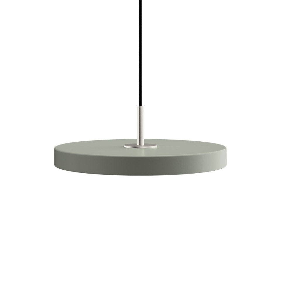 Asteria Plus Mini Pendellampe in Nuance Olive präsentiert im Onlineshop von KAQTU Design AG. Pendelleuchte ist von Umage