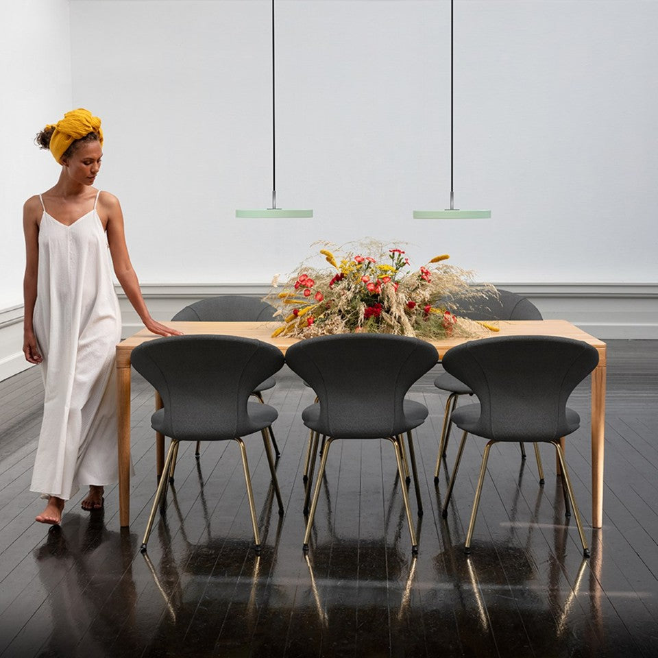 Asteria Plus Mini Pendellampe in Nuance Olive präsentiert im Onlineshop von KAQTU Design AG. Pendelleuchte ist von Umage