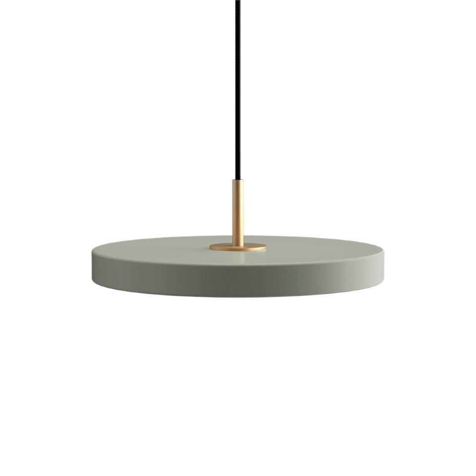 Asteria Plus Mini Pendellampe in Nuance Olive präsentiert im Onlineshop von KAQTU Design AG. Pendelleuchte ist von Umage