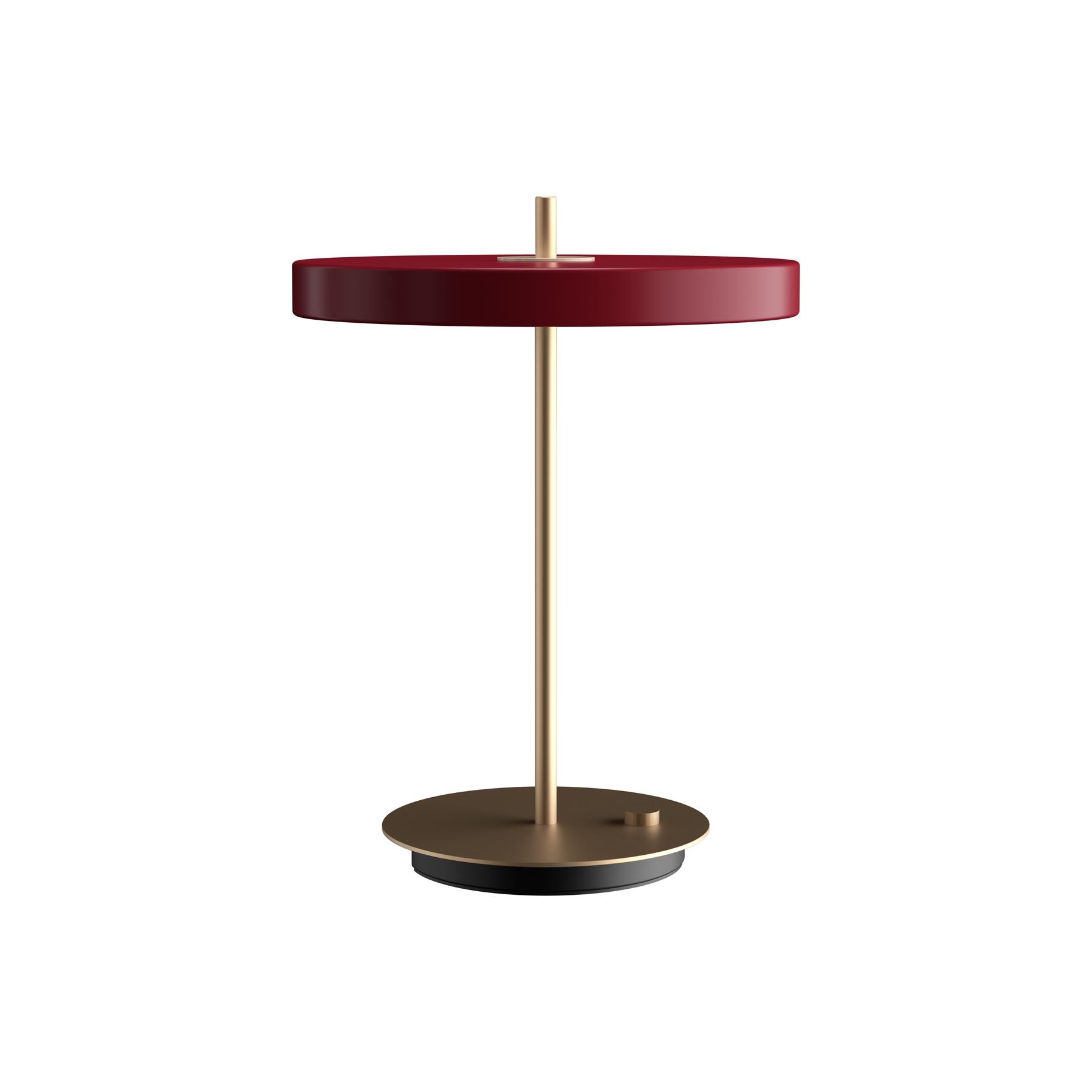 Asteria Tischleuchte in Ruby Red präsentiert im Onlineshop von KAQTU Design AG. Tischleuchte ist von Umage
