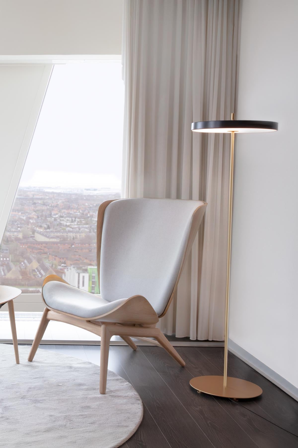 Asteria Stehleuchte in Anthracite Grey präsentiert im Onlineshop von KAQTU Design AG. Stehleuchte ist von Umage