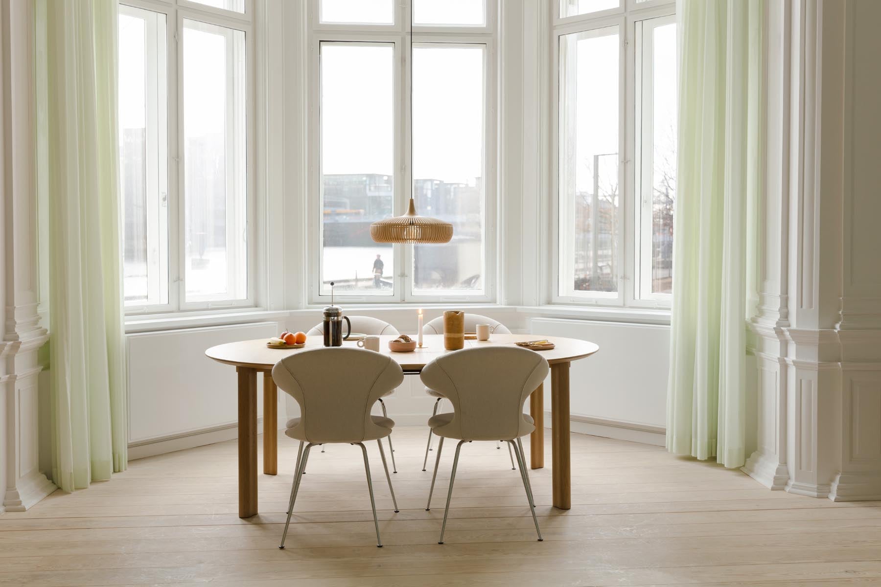 Moderner Clava Dine Lampenschirm aus hochwertigem Eichenholz, perfekt für eine stilvolle Beleuchtung in jedem Raum.