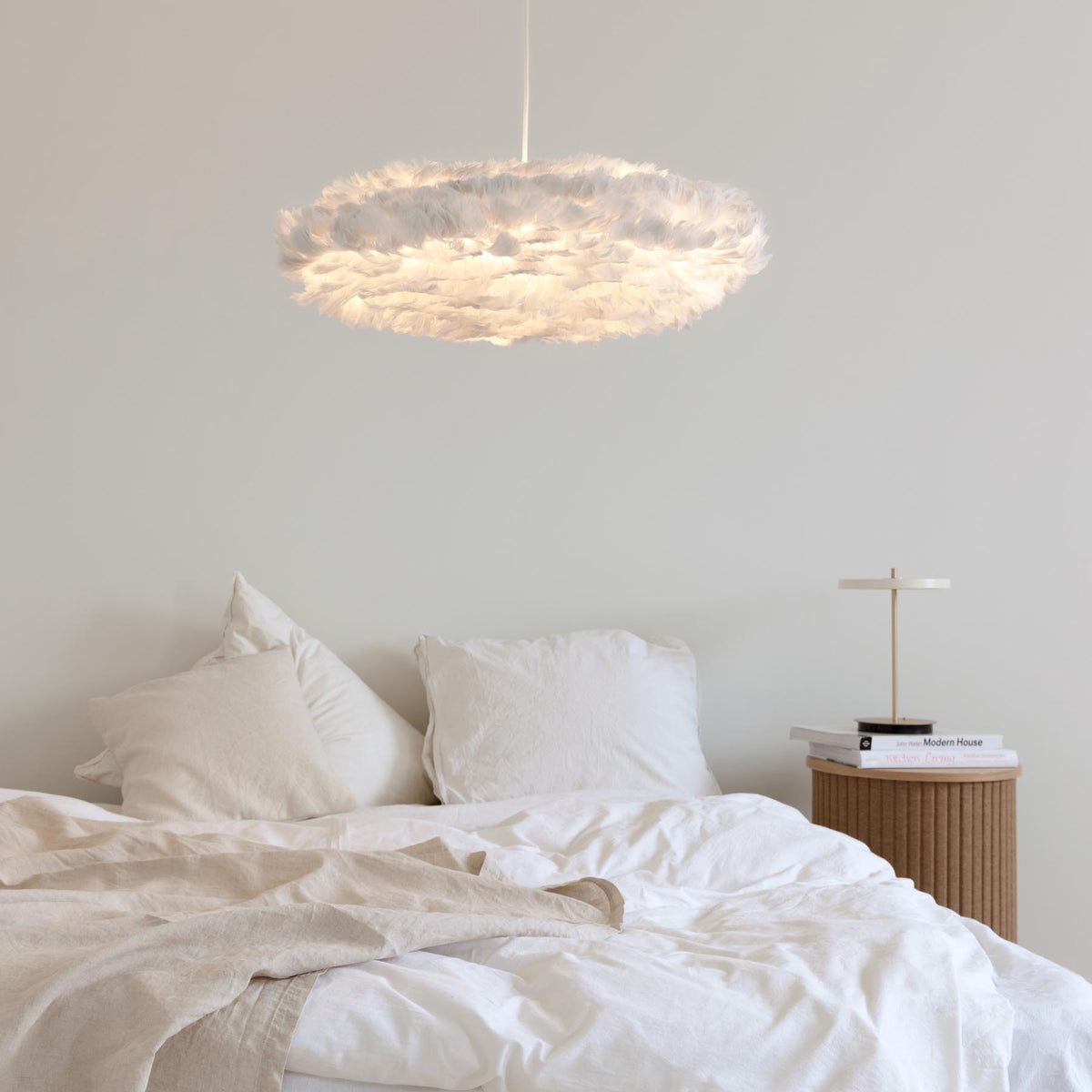 Eos Esther in White präsentiert im Onlineshop von KAQTU Design AG. Pendelleuchte ist von Umage