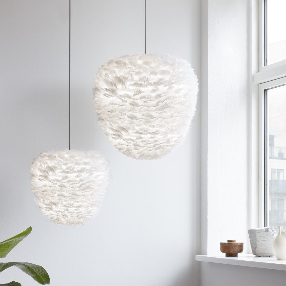 Moderne Pendelleuchte Eos Evia von Umage in reinem Weiß, perfekt für eine helle und freundliche Raumgestaltung.