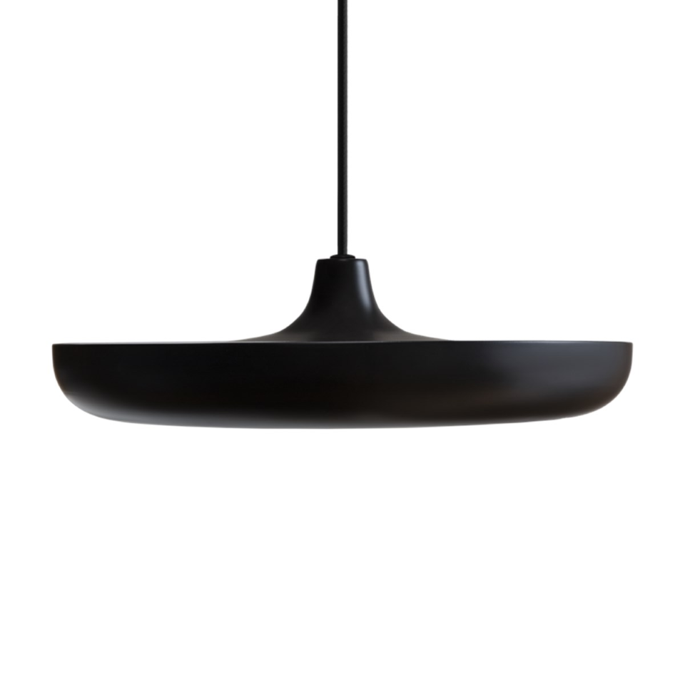 Eleganter CASSINI Lampenschirm von Umage, ideal für Pendelleuchten, verleiht jedem Raum eine warme und gemütliche Lichtstimmung.