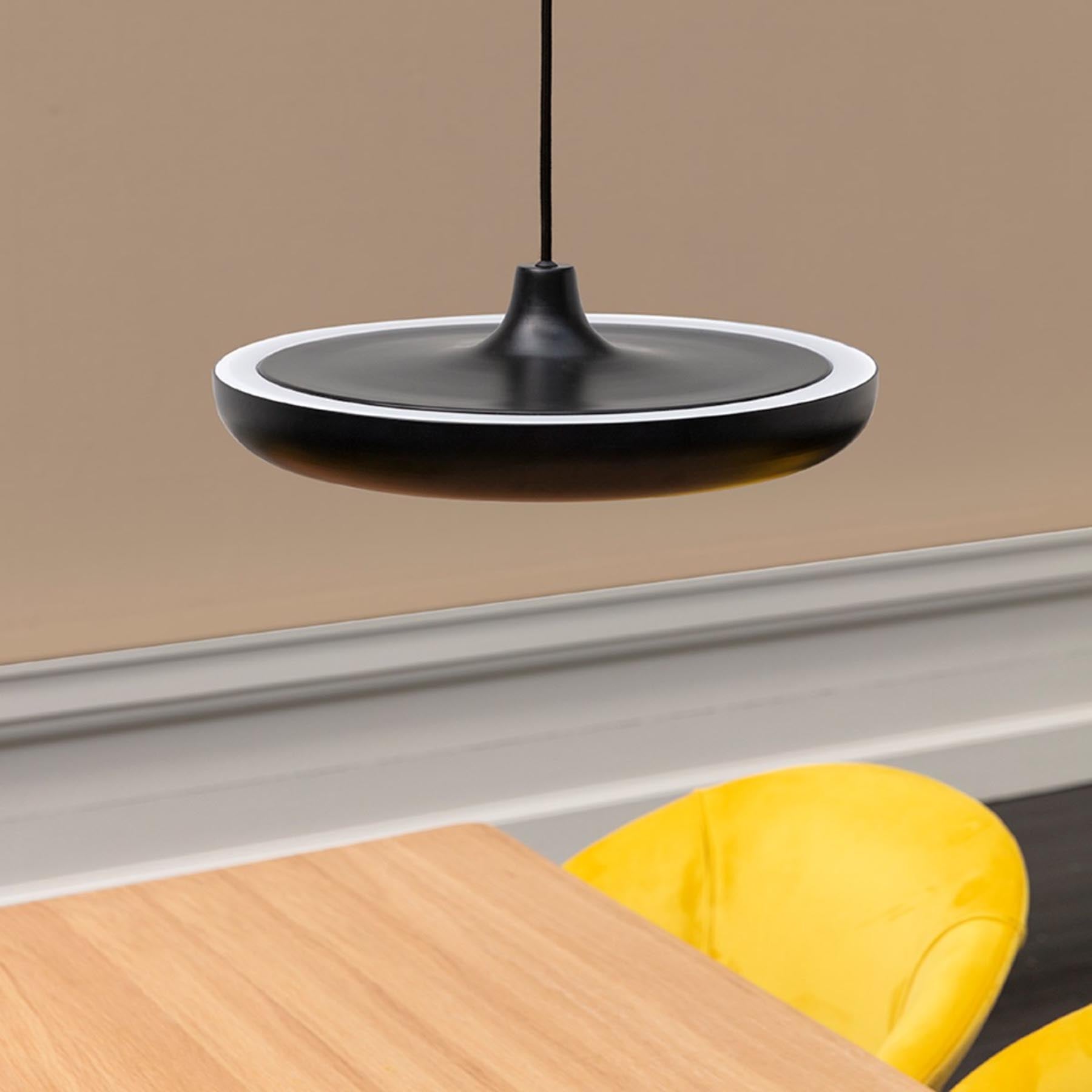 CASSINI  Lampenschirm in Black präsentiert im Onlineshop von KAQTU Design AG. Pendelleuchte ist von Umage