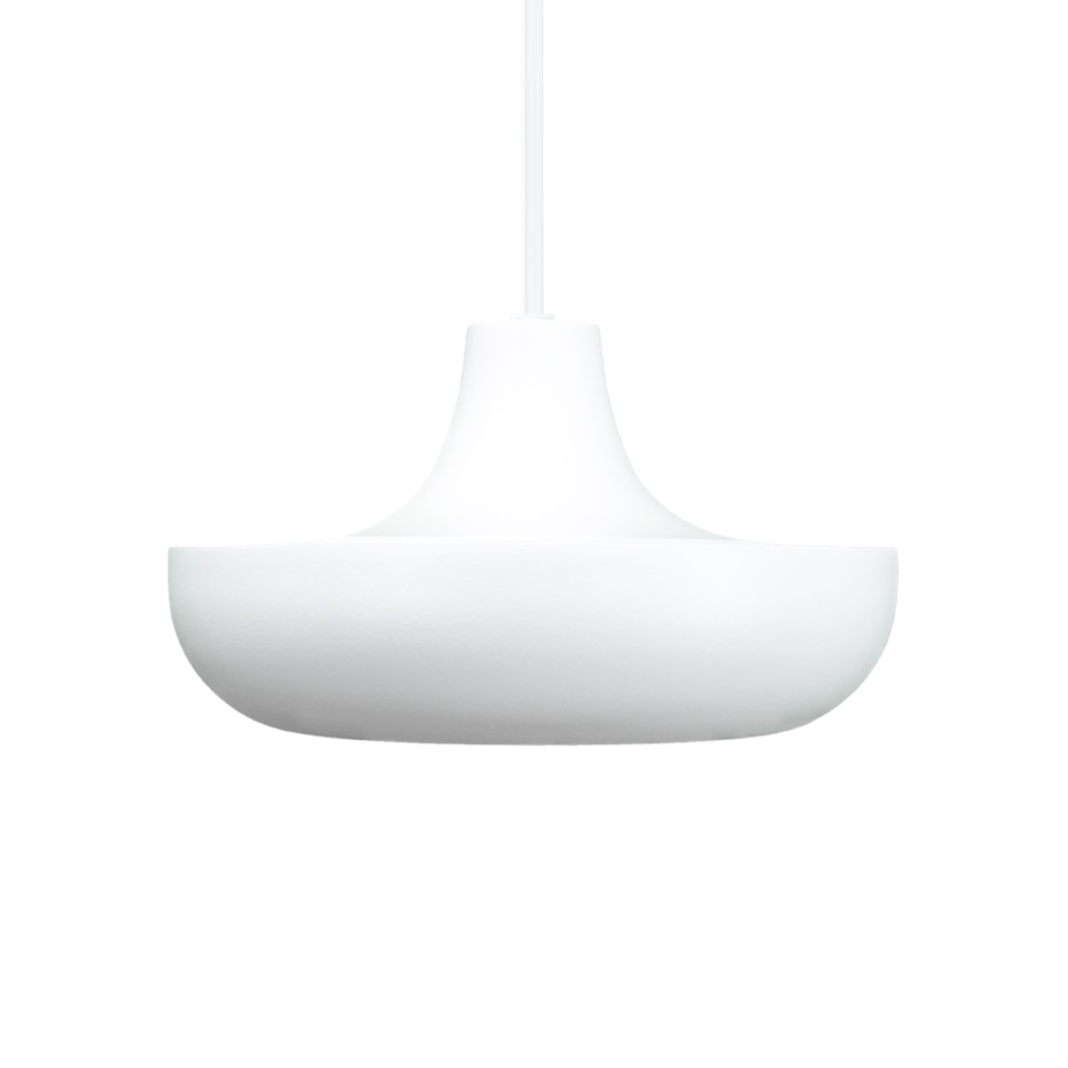 Eleganter CASSINI Lampenschirm in reinem Weiß von Umage, ideal für stilvolle Pendelleuchten und moderne Wohnkonzepte.