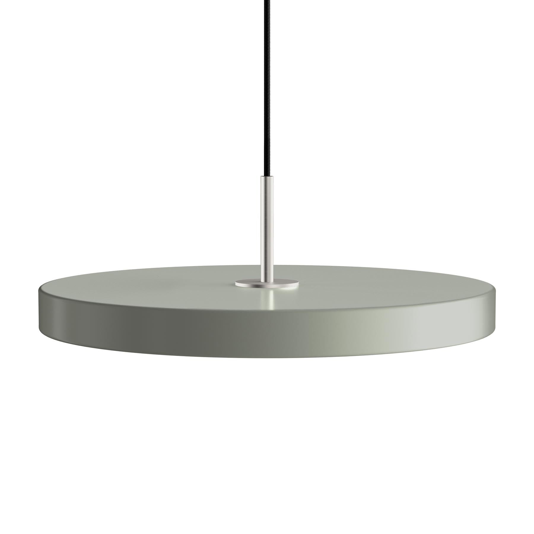 Stilvolle Asteria Medium Pendellampe in Olivgrün, perfekt für moderne Wohnräume und zur Schaffung einer gemütlichen Atmosphäre.