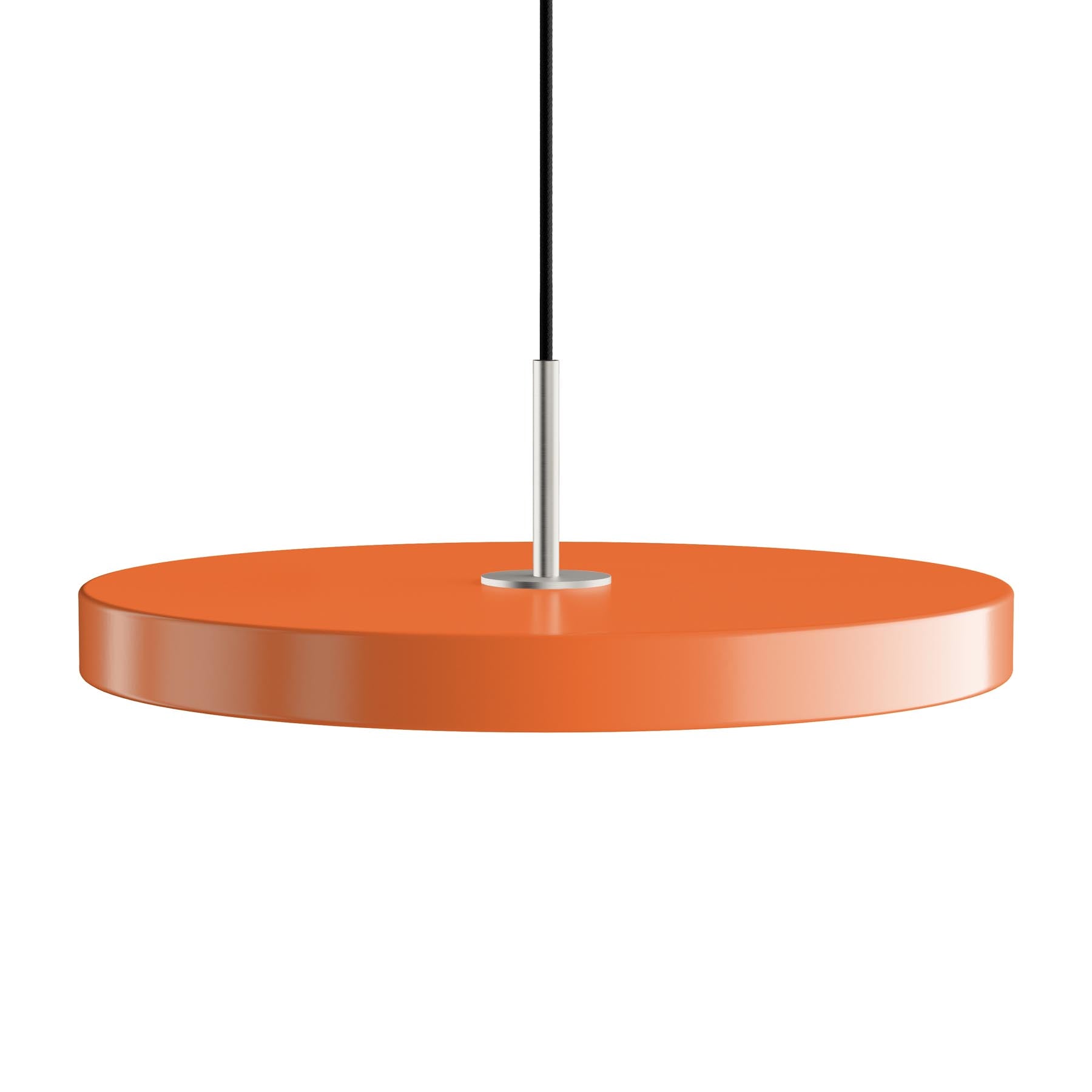 Stilvolle Asteria Medium Pendellampe von Umage in sanften Orangetönen, perfekt für eine einladende Atmosphäre in jedem Raum.