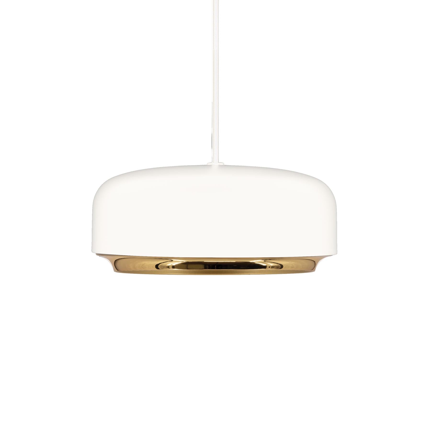 Stilvolle Hazel Medium Pendellampe in Weiß von Umage, perfekt für zeitgemäße Innenräume und als Blickfang über Esstischen.