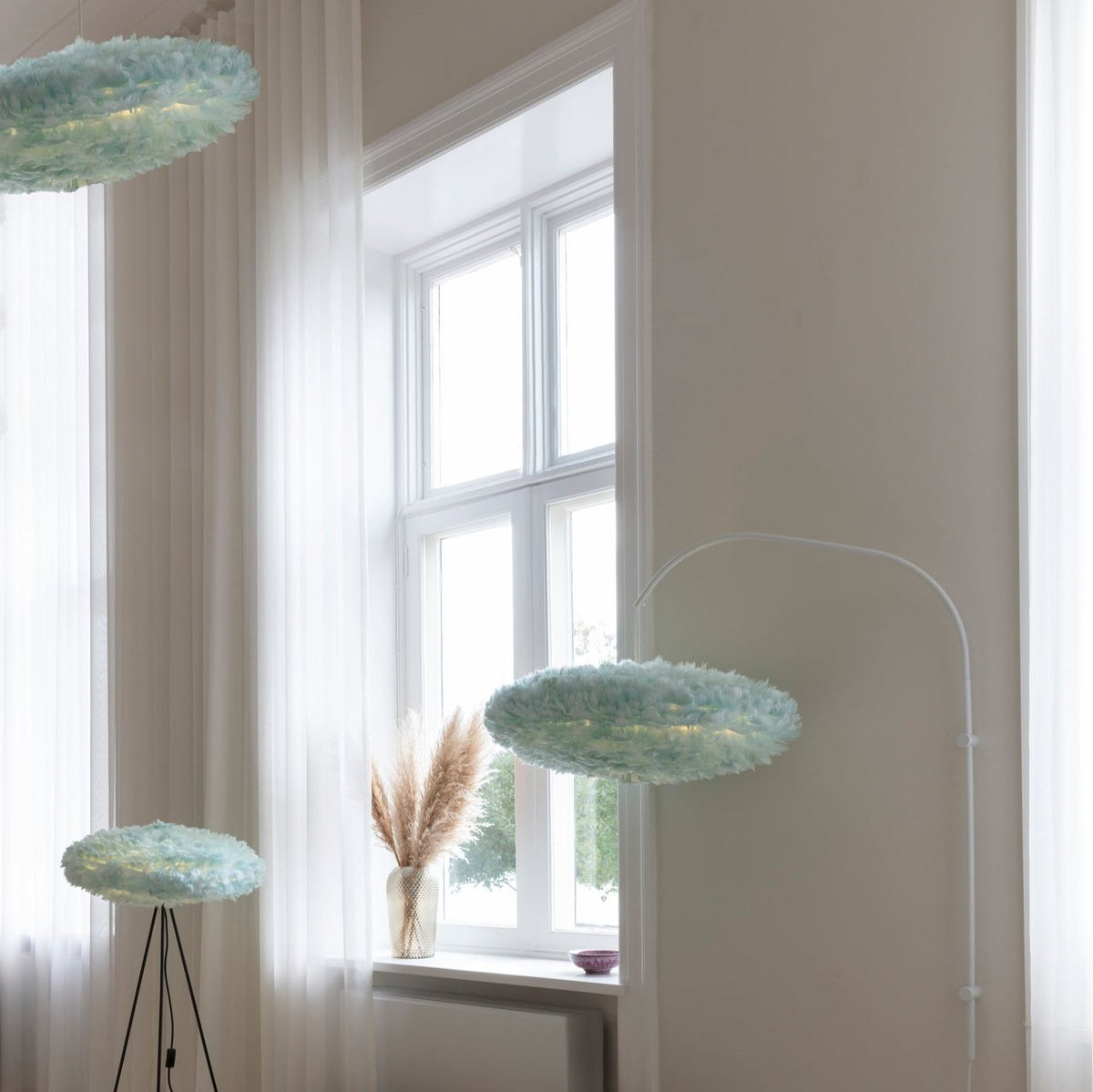 Eos Esther in Light Blue präsentiert im Onlineshop von KAQTU Design AG. Pendelleuchte ist von Umage