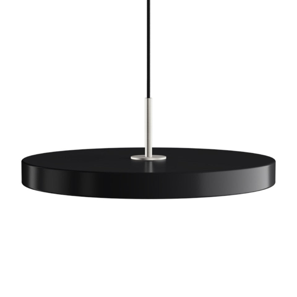 Asteria Plus Medium Pendellampe in Black präsentiert im Onlineshop von KAQTU Design AG. Pendelleuchte ist von Umage
