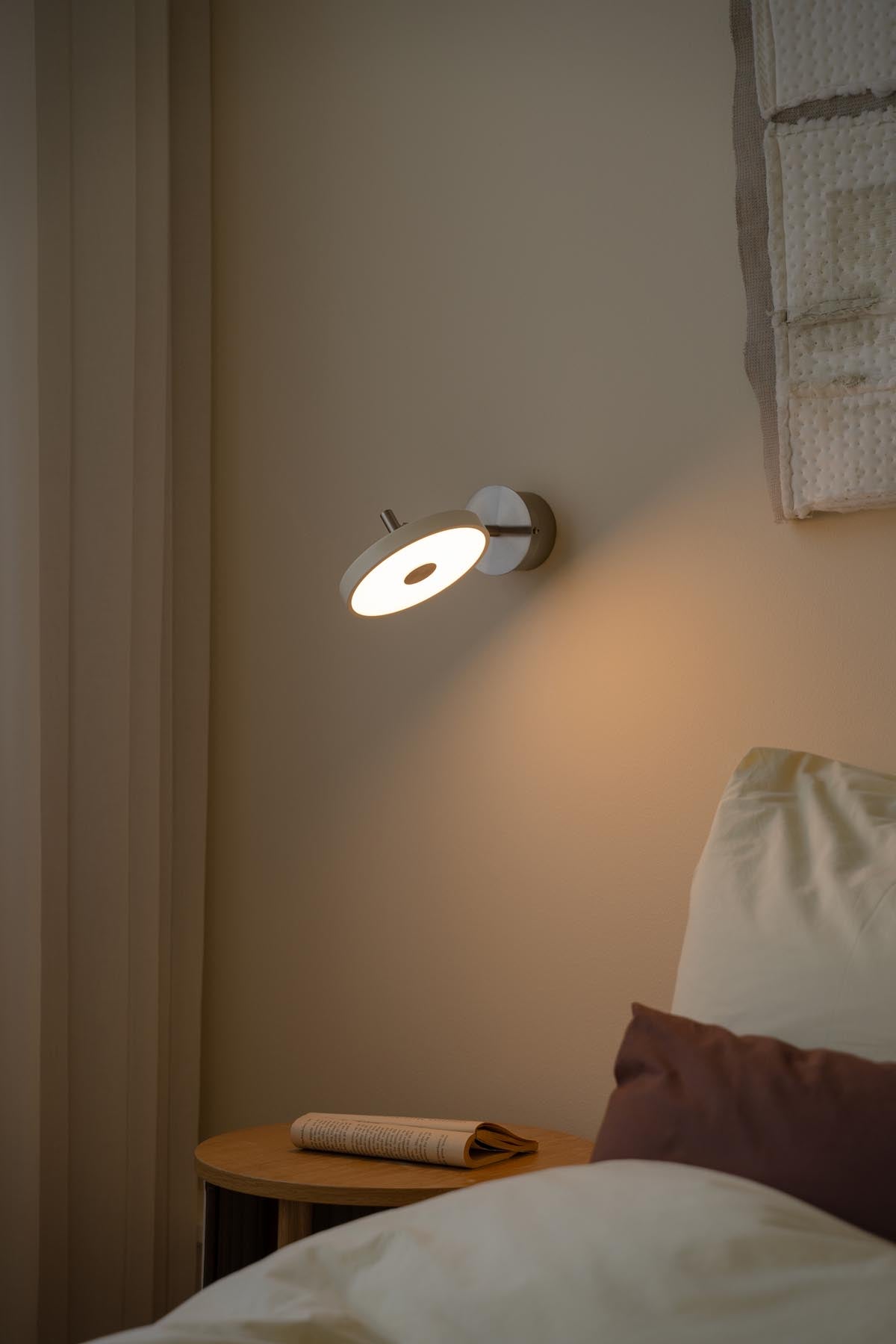 Asteria Wandleuchte short Hardwired in Nuance Mist präsentiert im Onlineshop von KAQTU Design AG. Wandleuchte ist von Umage