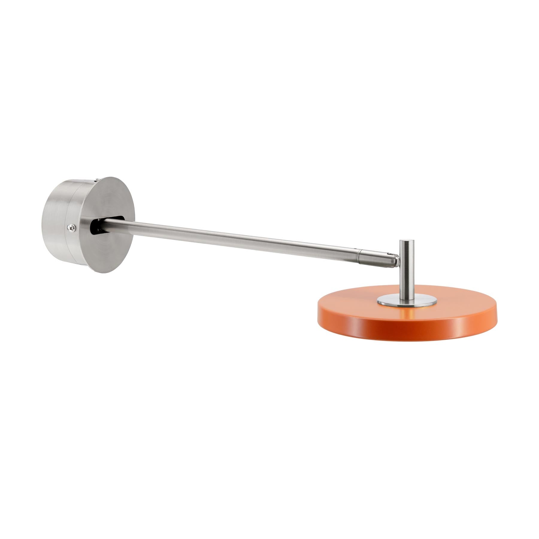 Moderne Asteria Wandleuchte long Hardwired in sanftem Orange, perfekt für stimmungsvolle Akzente in jedem Wohnraum.