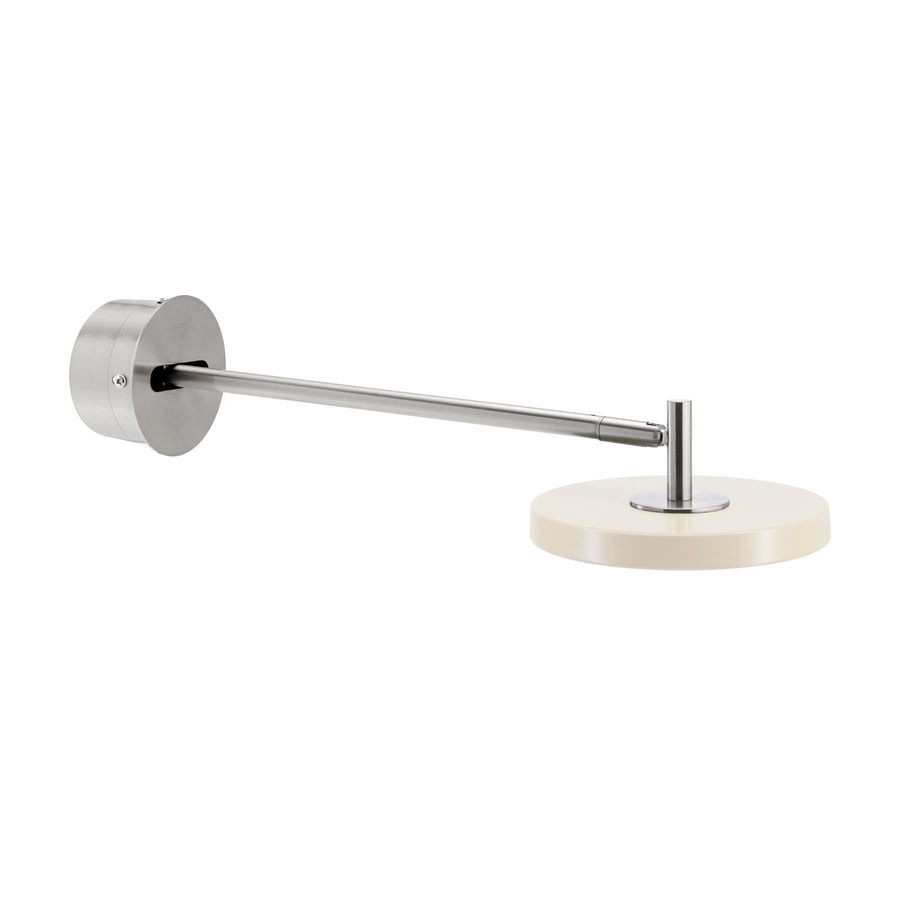 Moderne Asteria Wandleuchte long Hardwired in stilvollem Pearl White, perfekt für eine ansprechende Beleuchtung und dekorative Akzente.