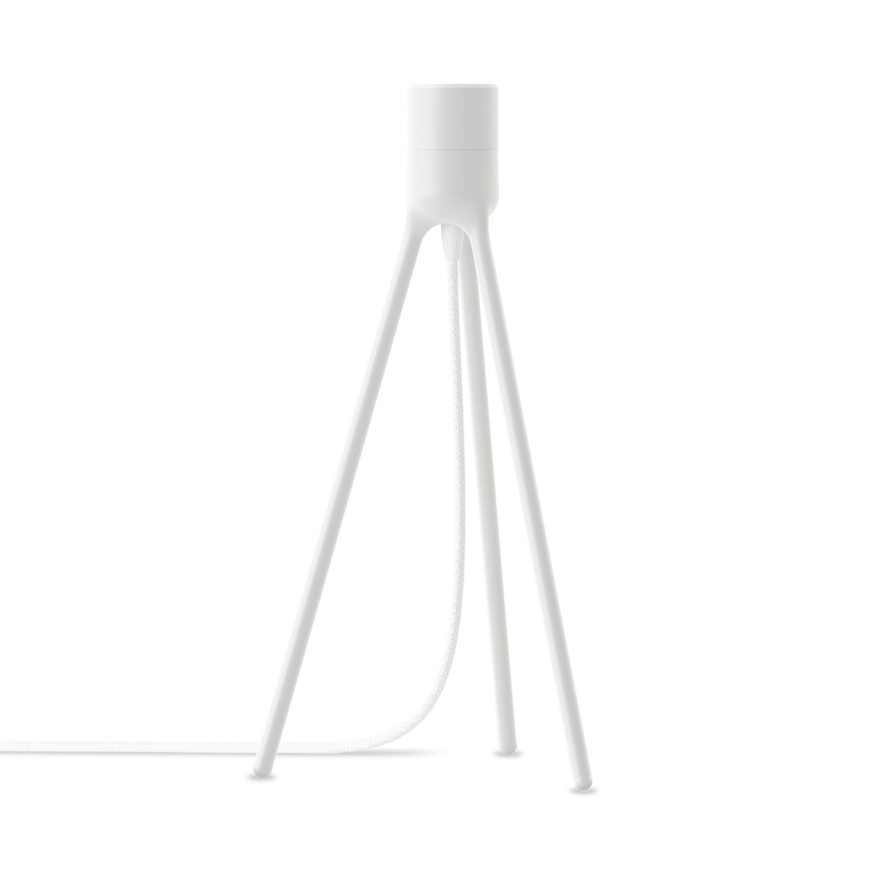 Tisch Tripod in White präsentiert im Onlineshop von KAQTU Design AG. Lampenständer ist von Umage
