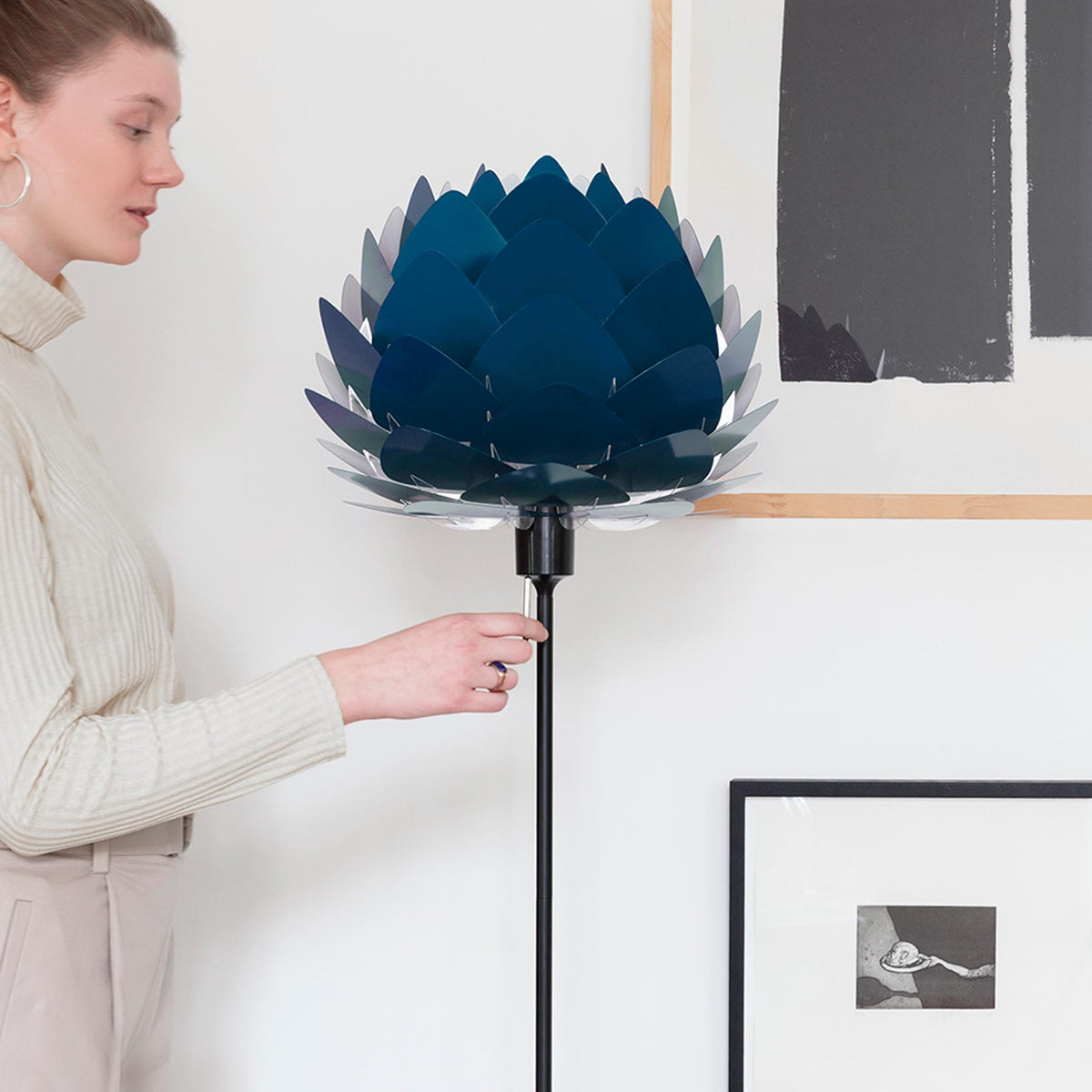 Santé Stehleuchte in Black präsentiert im Onlineshop von KAQTU Design AG. Lampenständer ist von Umage