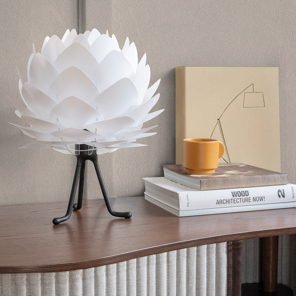 Tripod Base in Black präsentiert im Onlineshop von KAQTU Design AG. Lampenständer ist von Umage