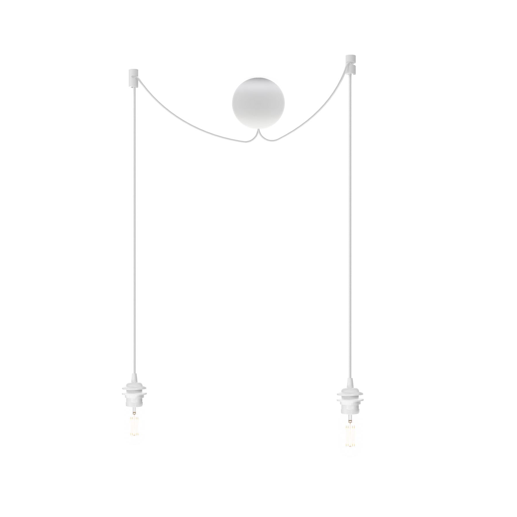 Schlichte und moderne schwarze Lampenfassung Cannonball von Umage, perfekt für kreative Lichtlösungen und ansprechende Raumakzente.