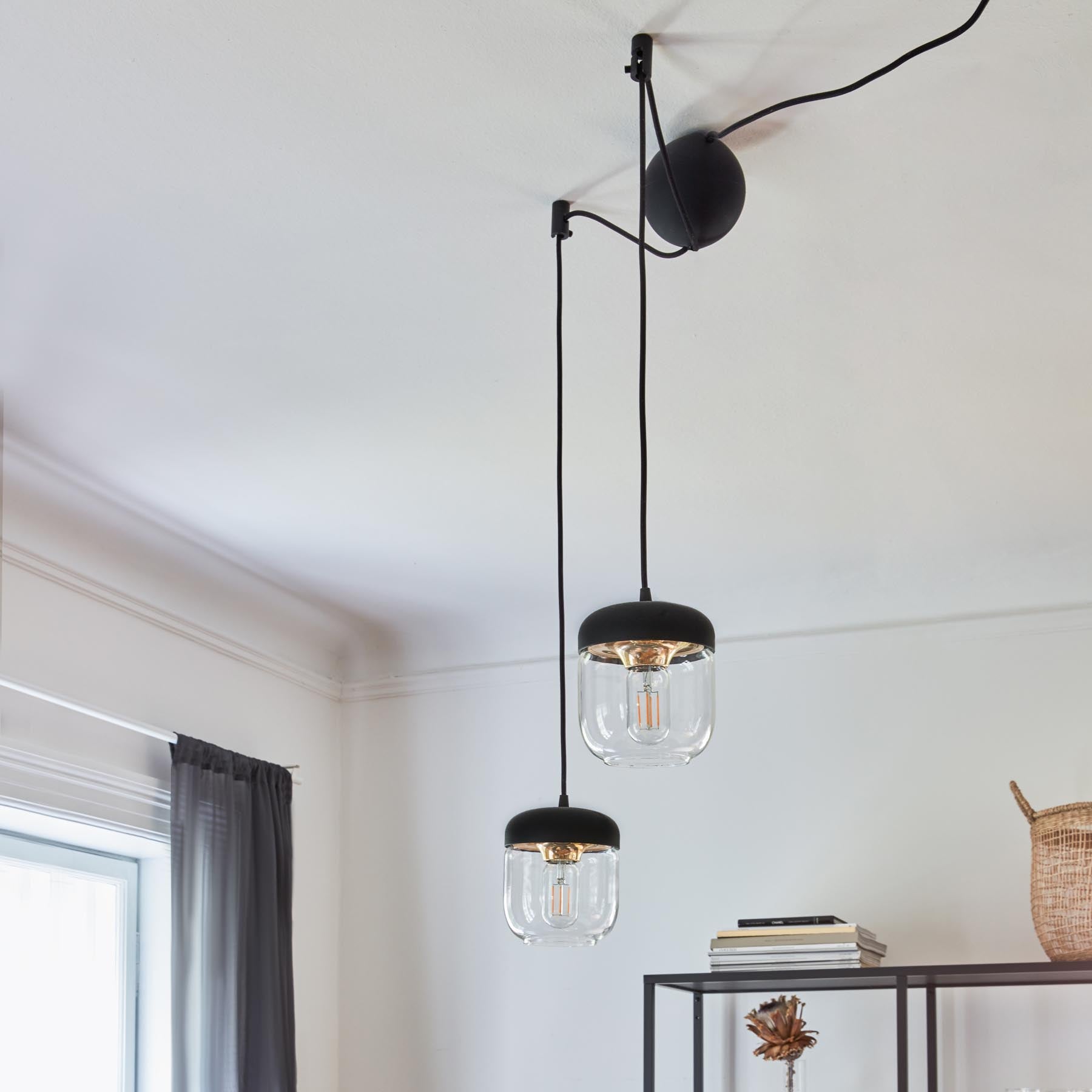 Elegante schwarze Lampenfassung Cannonball von Umage, ideal für stilvolle Beleuchtung und individuelle Raumgestaltung.