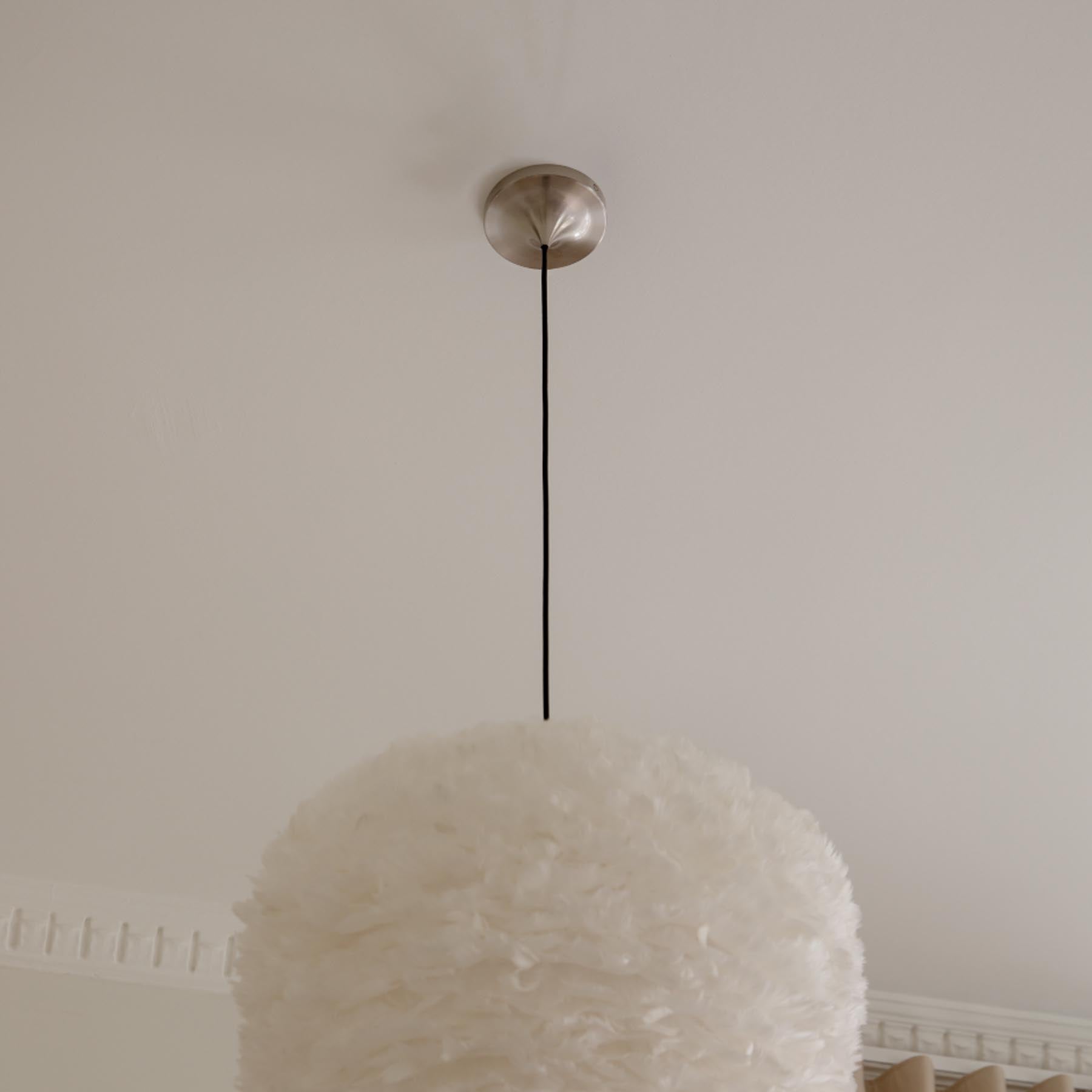 Elegantes Cord Set Pro in gebürstetem Stahl, ideal für stilvolle Lampenfassungen von Umage, präsentiert in einem modernen Ambiente.