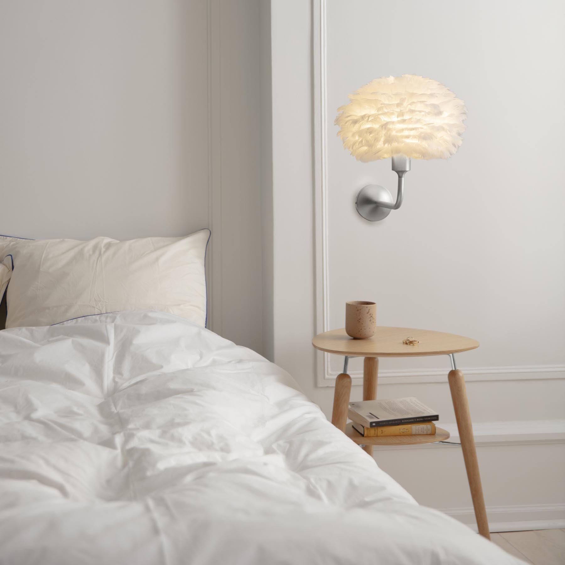 Elegante Santé Wandleuchte von Umage in stilvollem Stahl-Design, ideal für moderne Wohnräume und stimmungsvolle Beleuchtung.