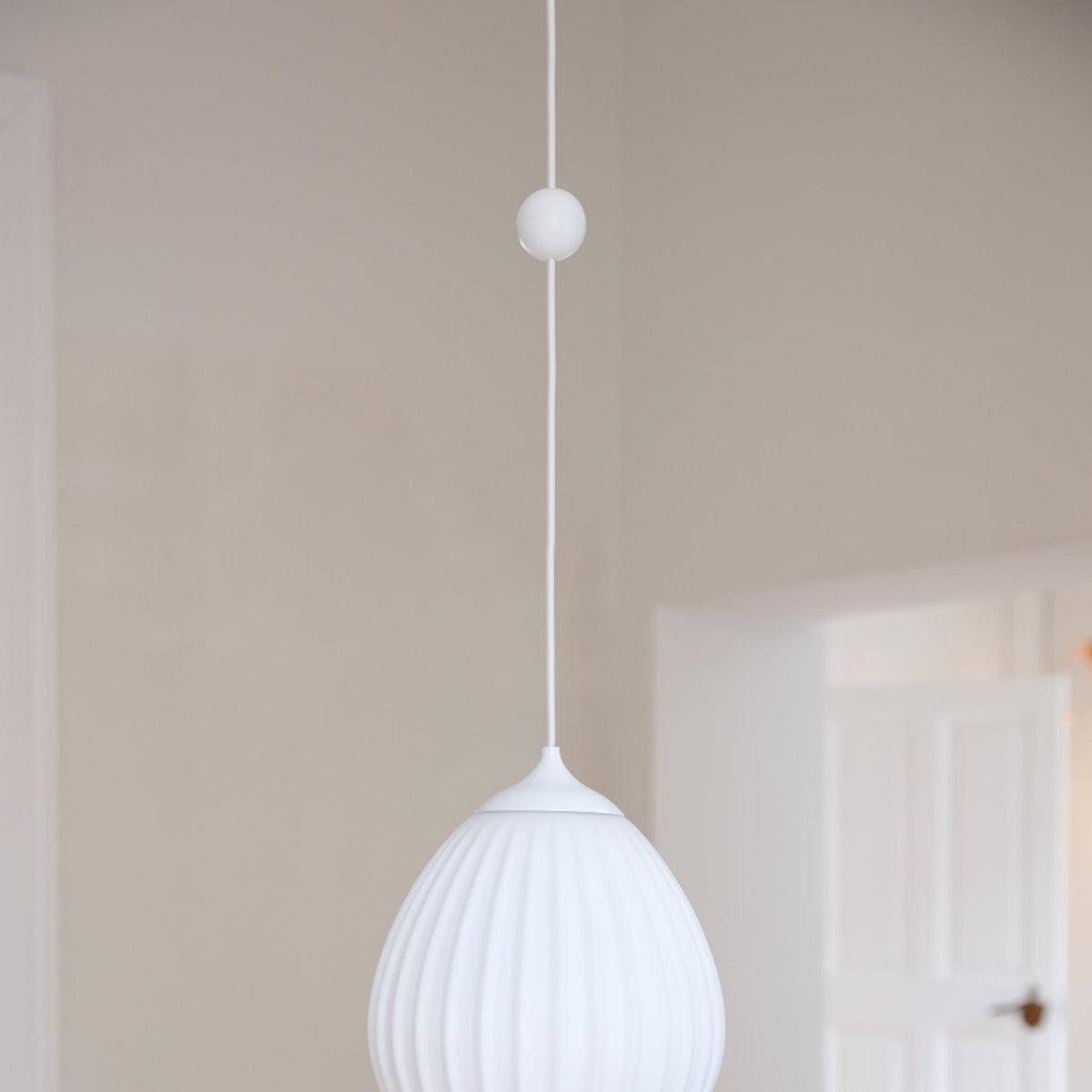 Cord Connector in White präsentiert im Onlineshop von KAQTU Design AG. Kabel / Lampenfassung ist von Umage
