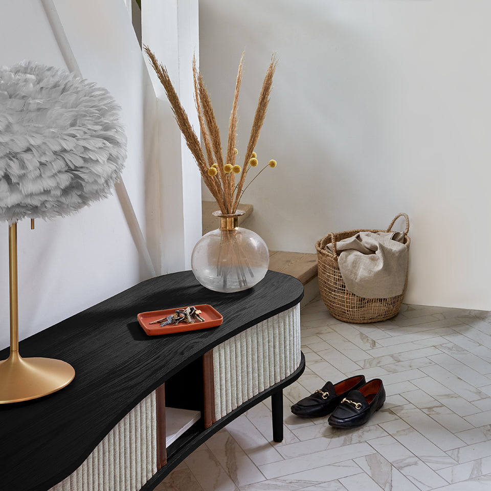 Audacious TV Bank in Sterling präsentiert im Onlineshop von KAQTU Design AG. TV-Möbel ist von Umage