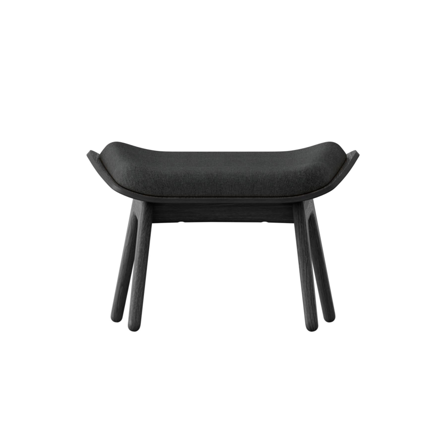 Eleganter Reader Ottoman in Shadow von Umage, ideal für stilvolle Wohnräume und gemütliche Leseecken.