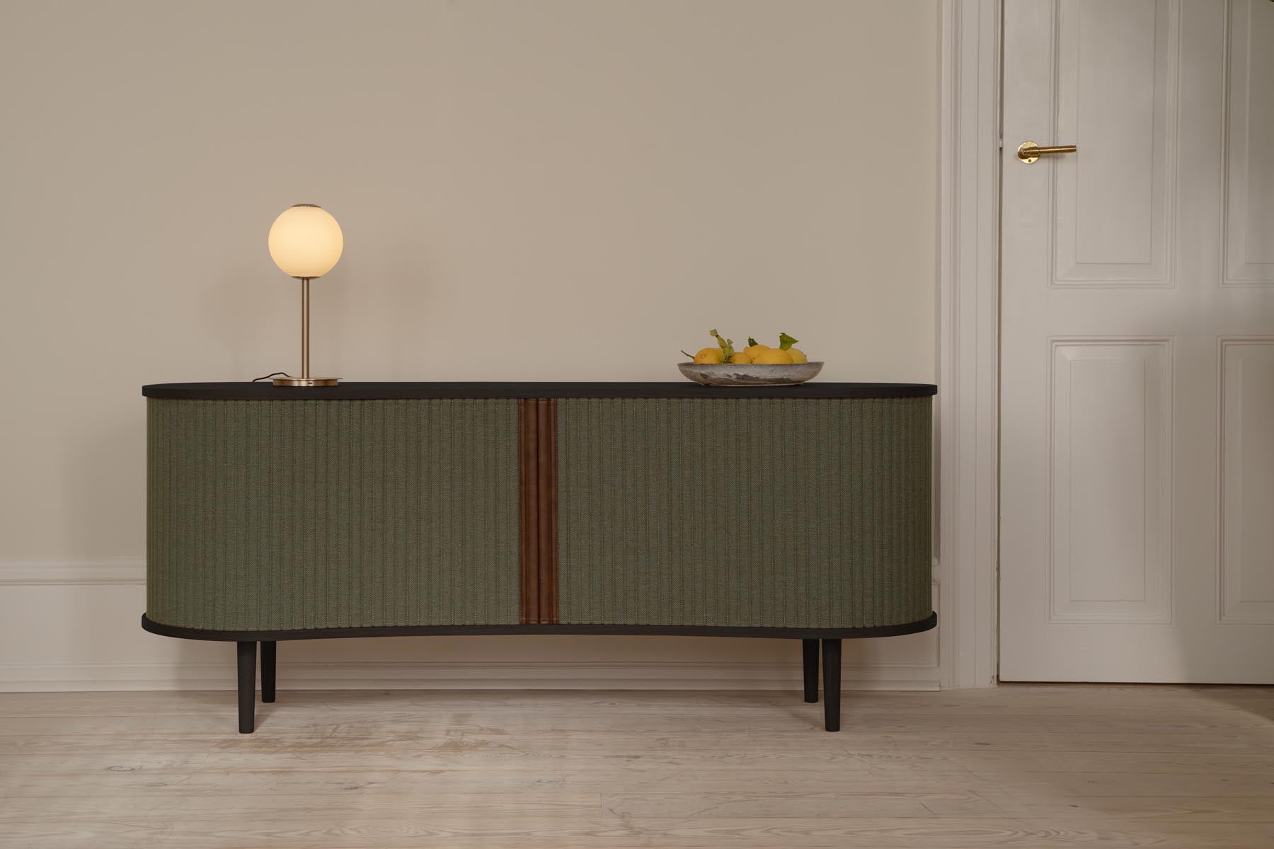 Elegantes Audacious Sideboard von Umage in sanften Morgenwiesen-Farben, ideal für stilvolle Wohnräume.