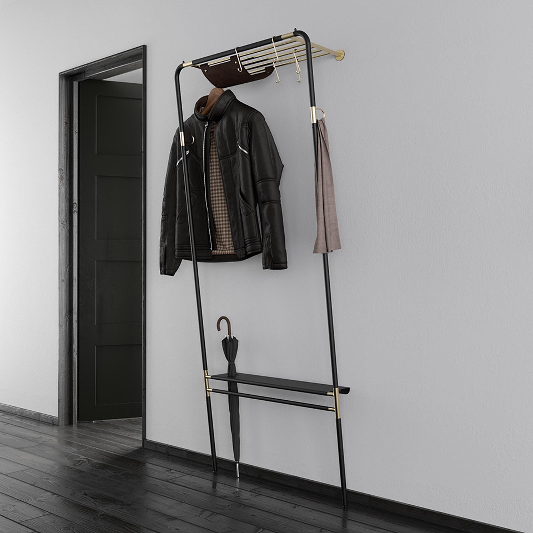Eleganter Kleiderständer "Lean On Me" in Schwarz von Umage, ideal für eine stilvolle und praktische Aufbewahrung Ihrer Kleidung.