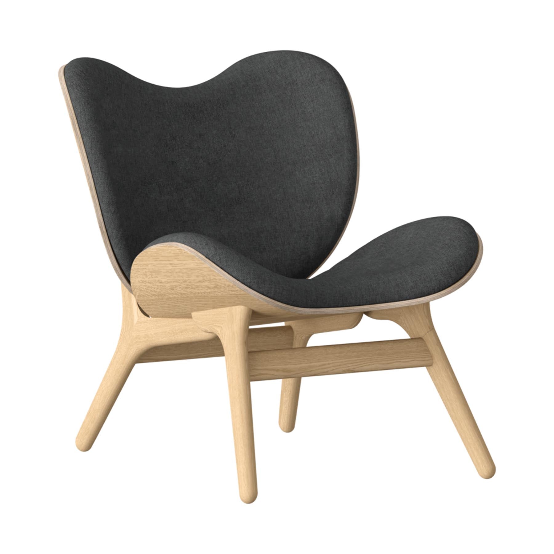 Moderner A Conversation Piece Low Sessel von Umage in edlem Shadow, perfekt für entspannte Stunden und stilvolle Wohnräume.