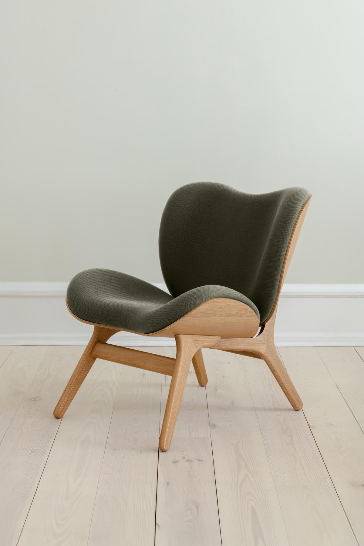 A Conversation Piece Low Sessel in Morning Meadows präsentiert im Onlineshop von KAQTU Design AG. Sessel ist von Umage