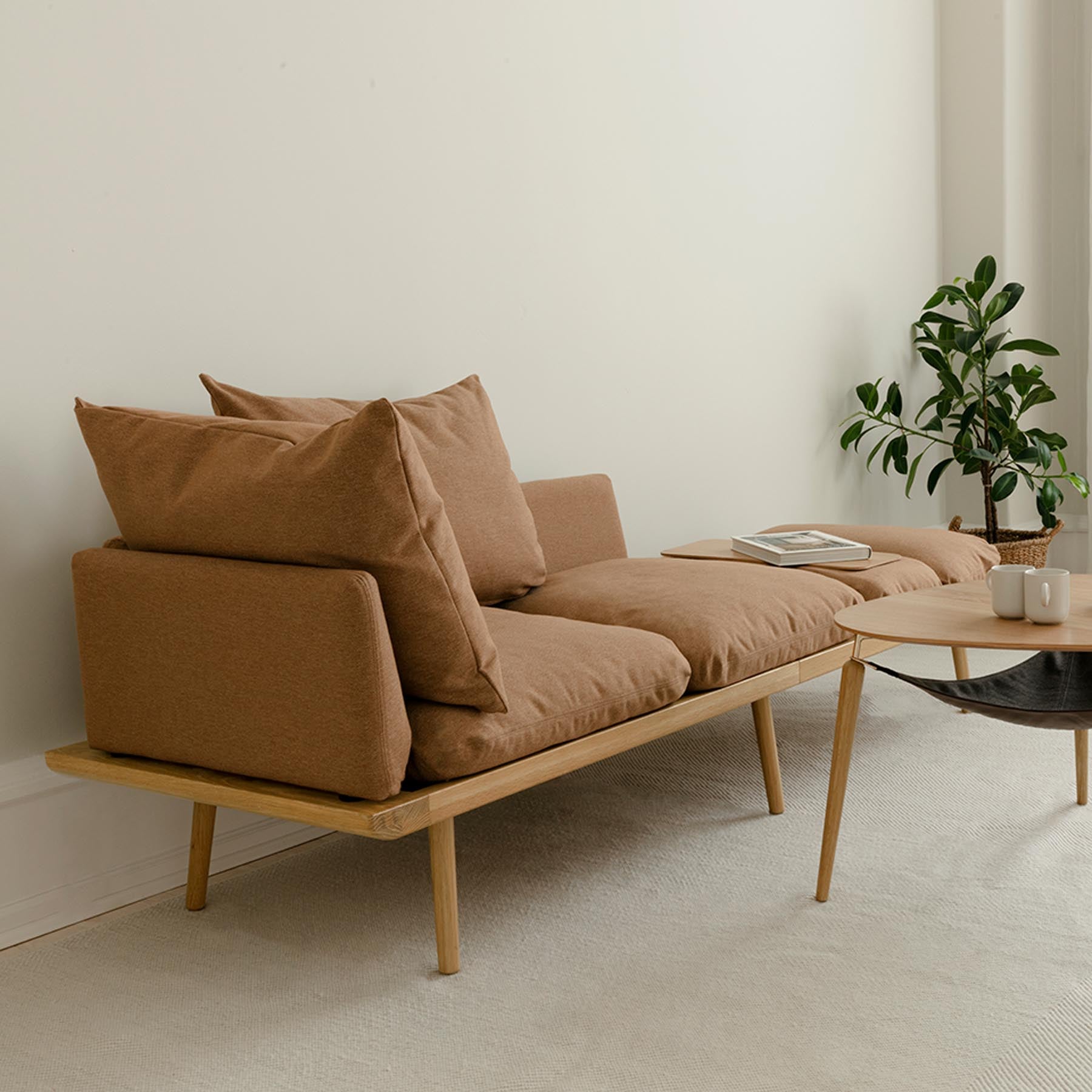 Lounge Around 3-Sitzer Sofa in Sugar Brown präsentiert im Onlineshop von KAQTU Design AG. 3er Sofa ist von Umage