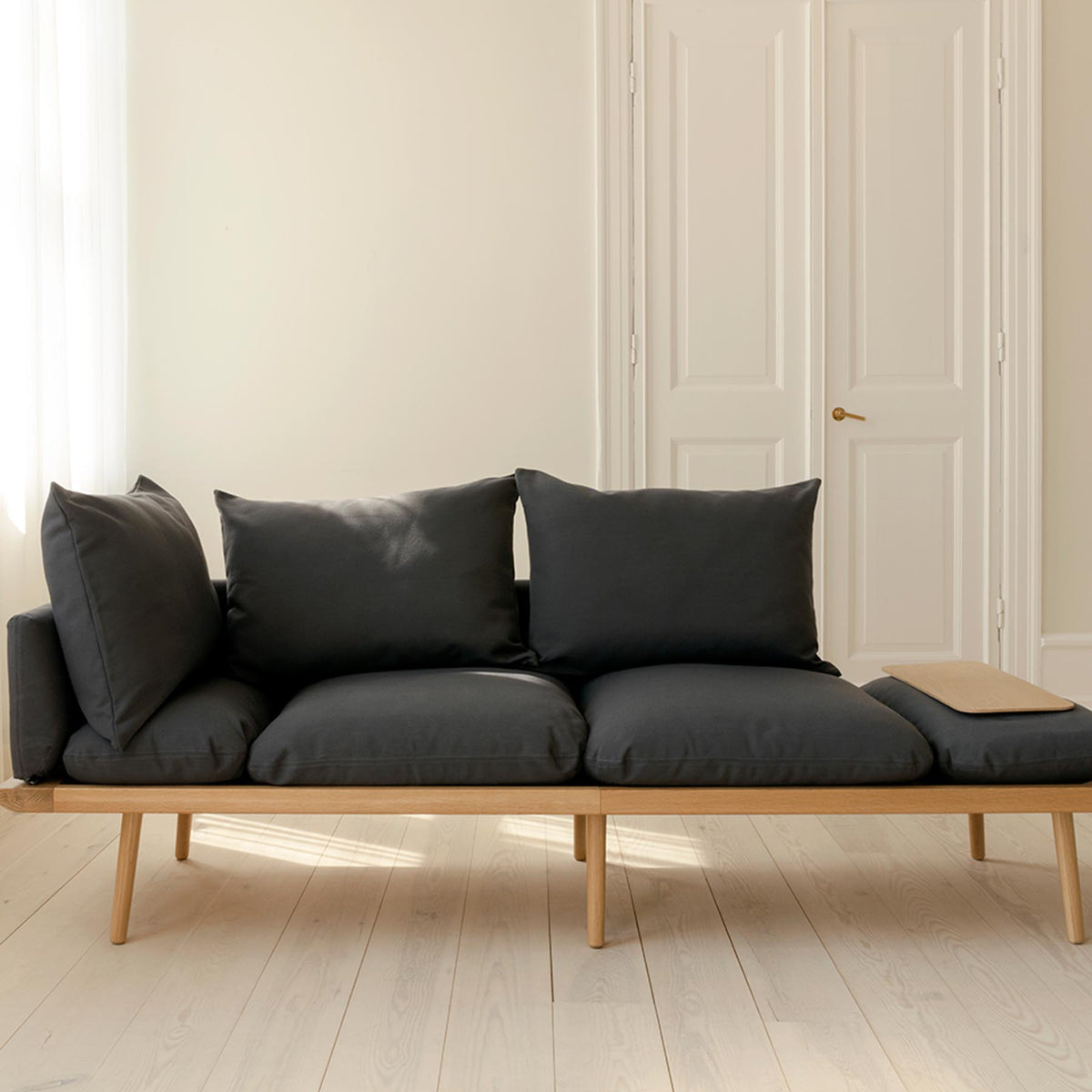 Lounge Around 3-Sitzer Sofa in Shadow präsentiert im Onlineshop von KAQTU Design AG. 3er Sofa ist von Umage