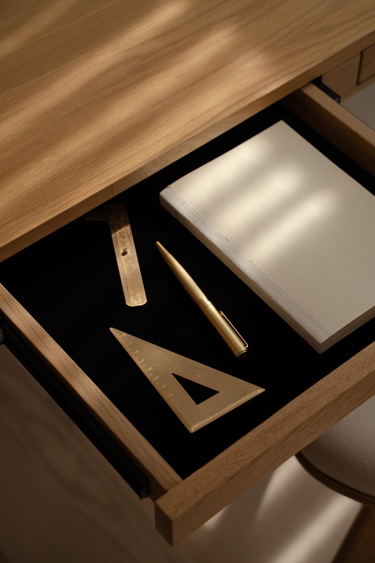 Eleganter Heart n Soul Schreibtisch aus Eiche von Umage, ideal für stilvolle Arbeitsumgebungen und kreative Inspiration.