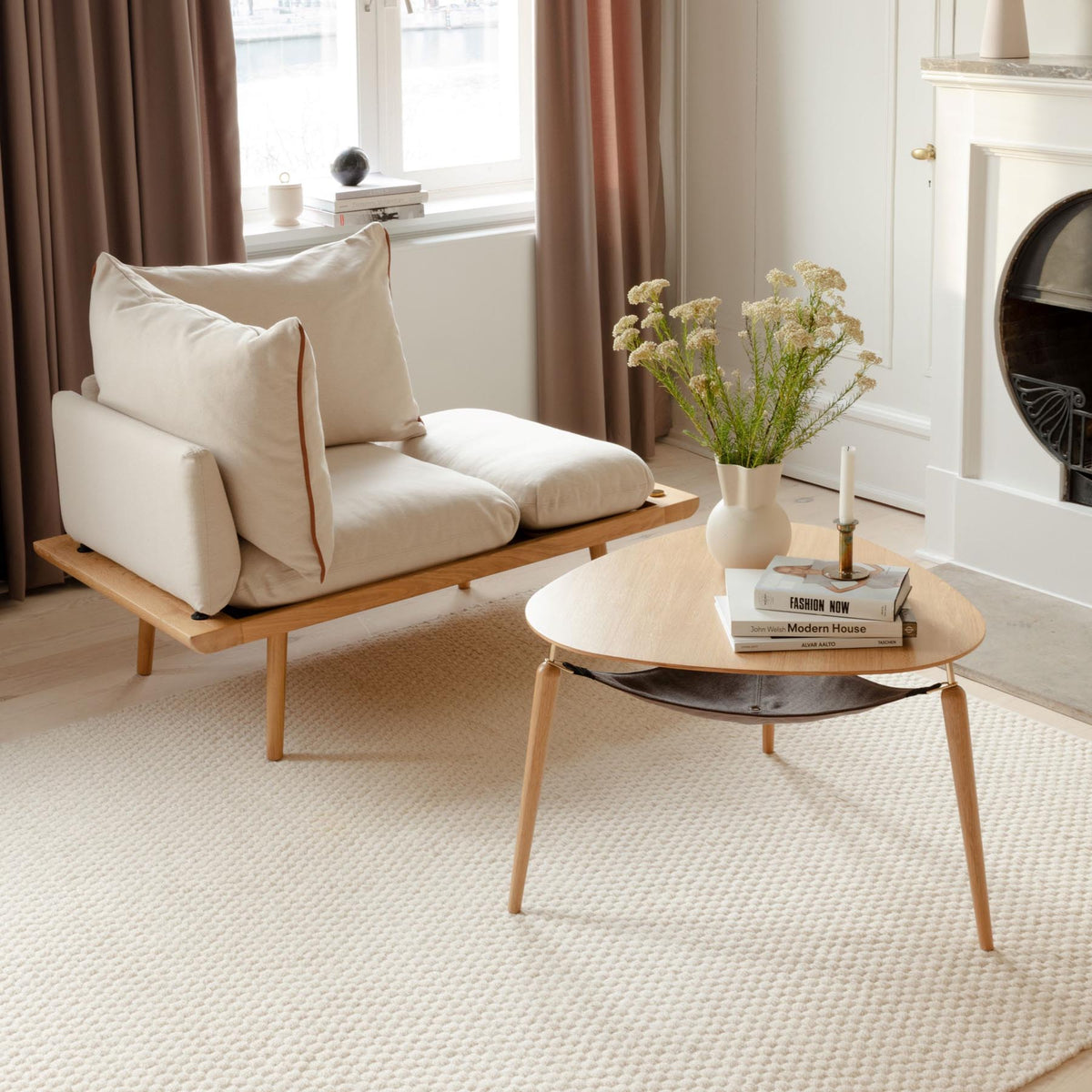 Hang Out Beistelltisch in Messing präsentiert im Onlineshop von KAQTU Design AG. Couchtisch ist von Umage