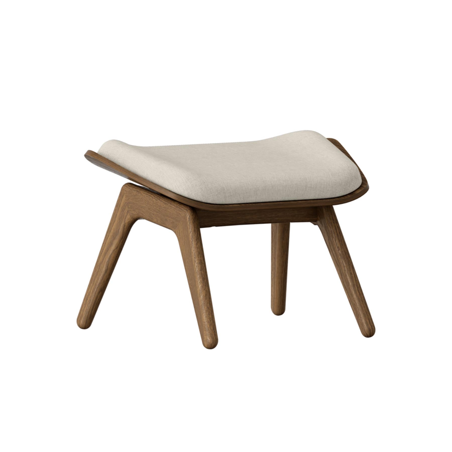 Stilvoller Reader Ottoman in zartem Weiß, perfekt für moderne Interiors, vereint Komfort und ästhetisches Design von Umage.