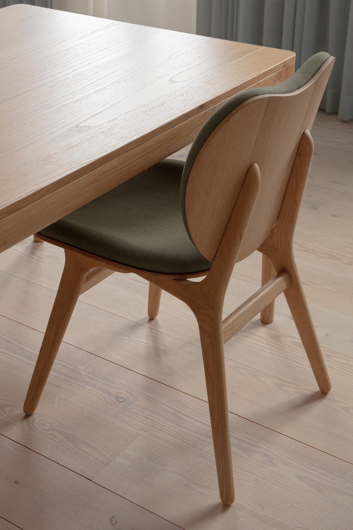 A Conversation Piece Esszimmerstuhl in Morning Meadows präsentiert im Onlineshop von KAQTU Design AG. Stuhl ist von Umage