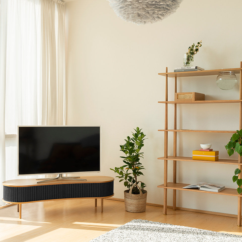 Audacious TV Bank in Charcoal präsentiert im Onlineshop von KAQTU Design AG. TV-Möbel ist von Umage