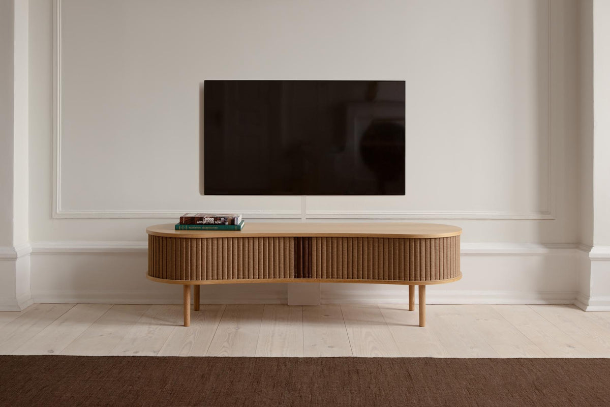 Audacious TV Bank in Sugar Brown präsentiert im Onlineshop von KAQTU Design AG. TV-Möbel ist von Umage