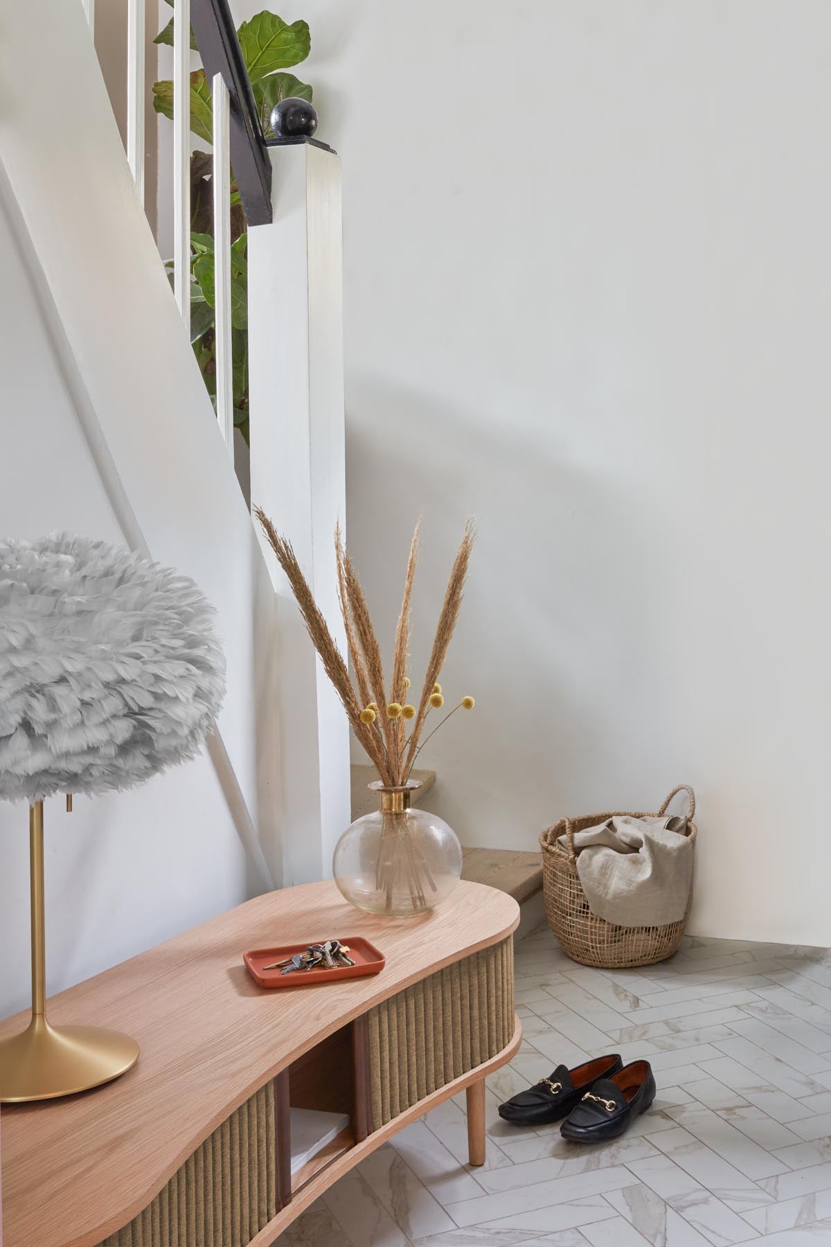 Audacious TV Bank in Sugar Brown präsentiert im Onlineshop von KAQTU Design AG. TV-Möbel ist von Umage