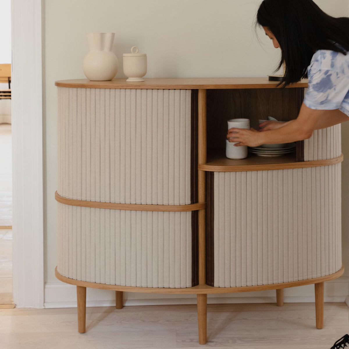 Audacious Highboard in White Sands präsentiert im Onlineshop von KAQTU Design AG. High-Sideboard ist von Umage