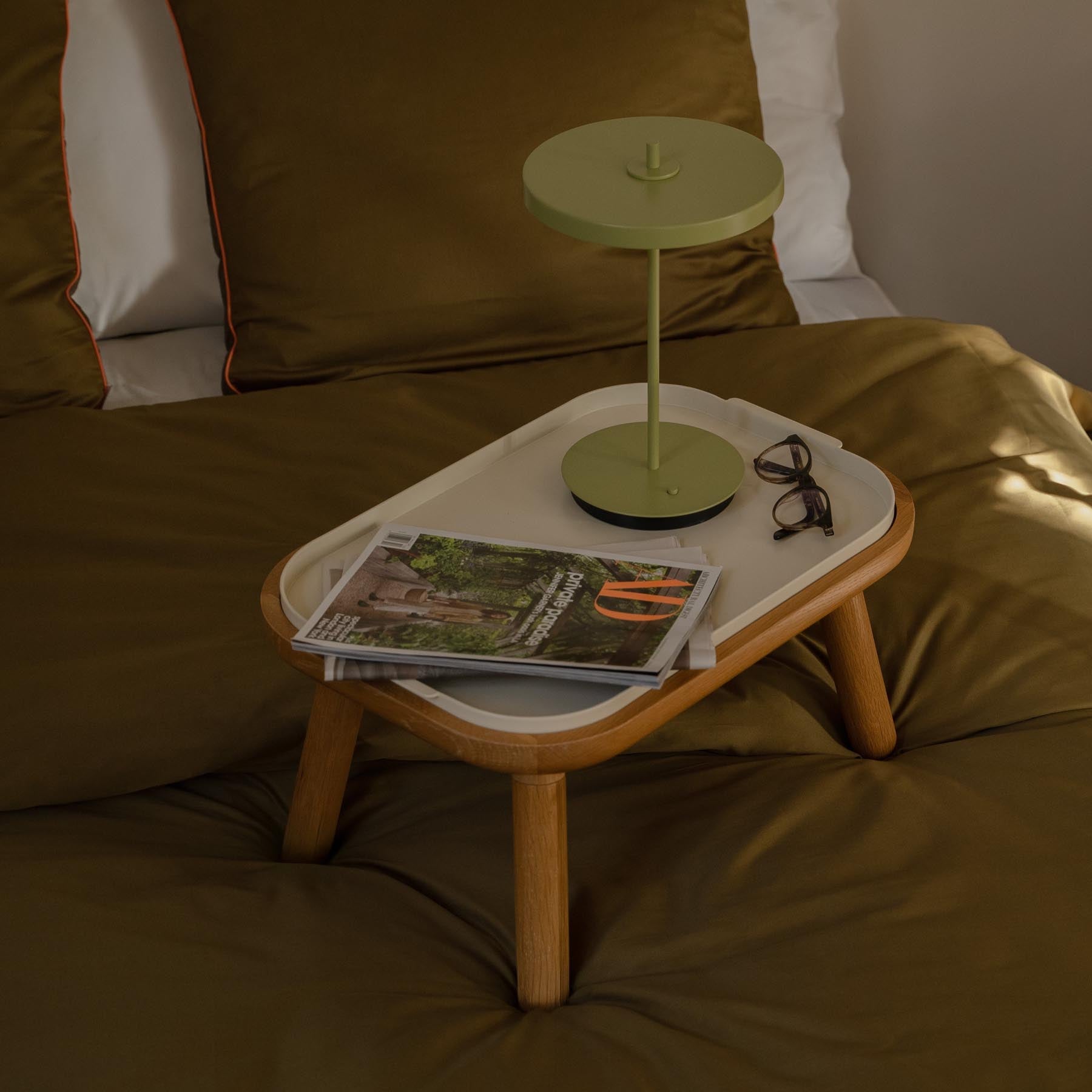 Eleganter Paff low Beistelltisch in Pearl White, ideal für moderne Wohnräume, stilvoll und funktional, von Umage.