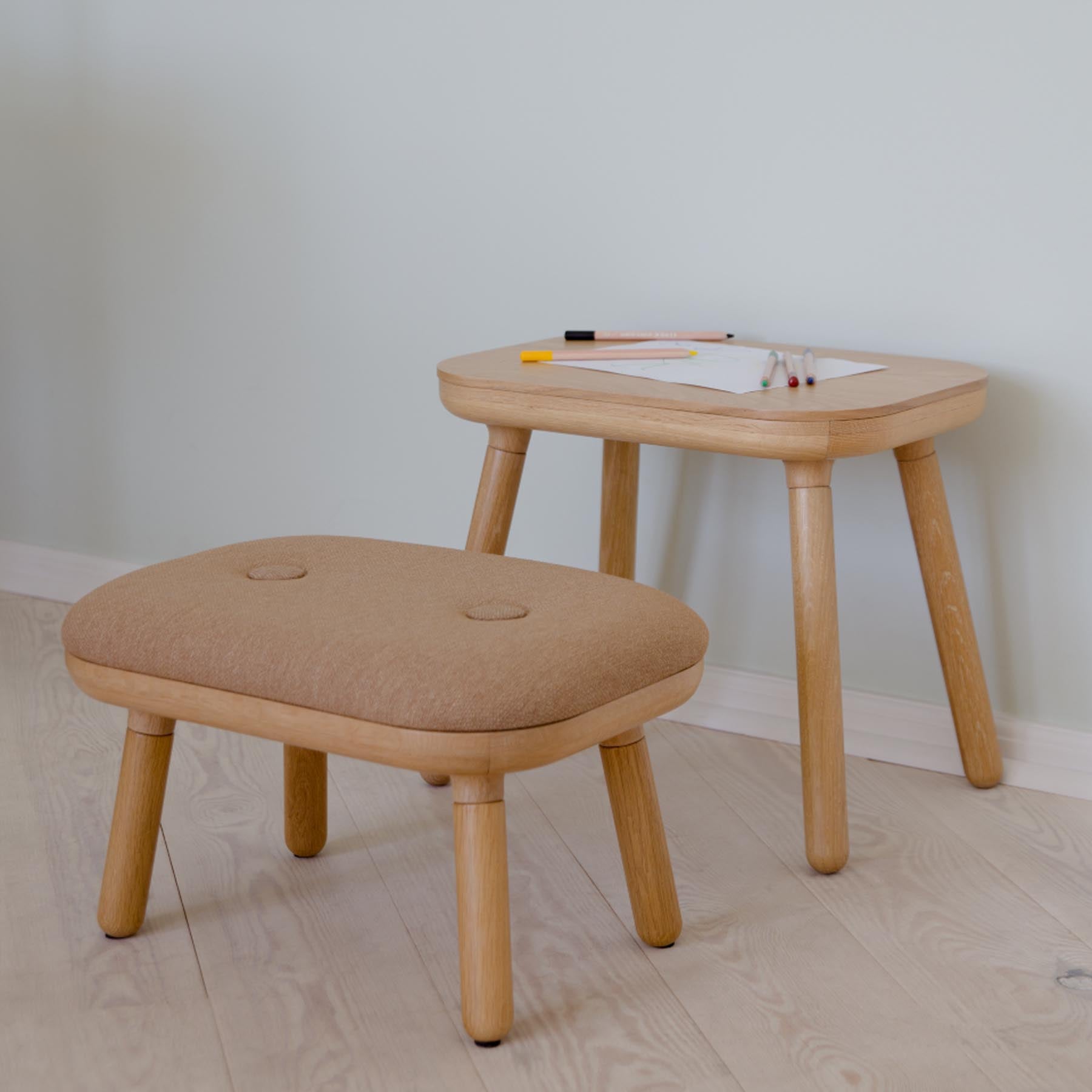 Moderner Paff low Hocker in ansprechendem Sugar Brown, perfekt für gemütliche Sitzgelegenheiten und stilvolle Akzente in jedem Raum.