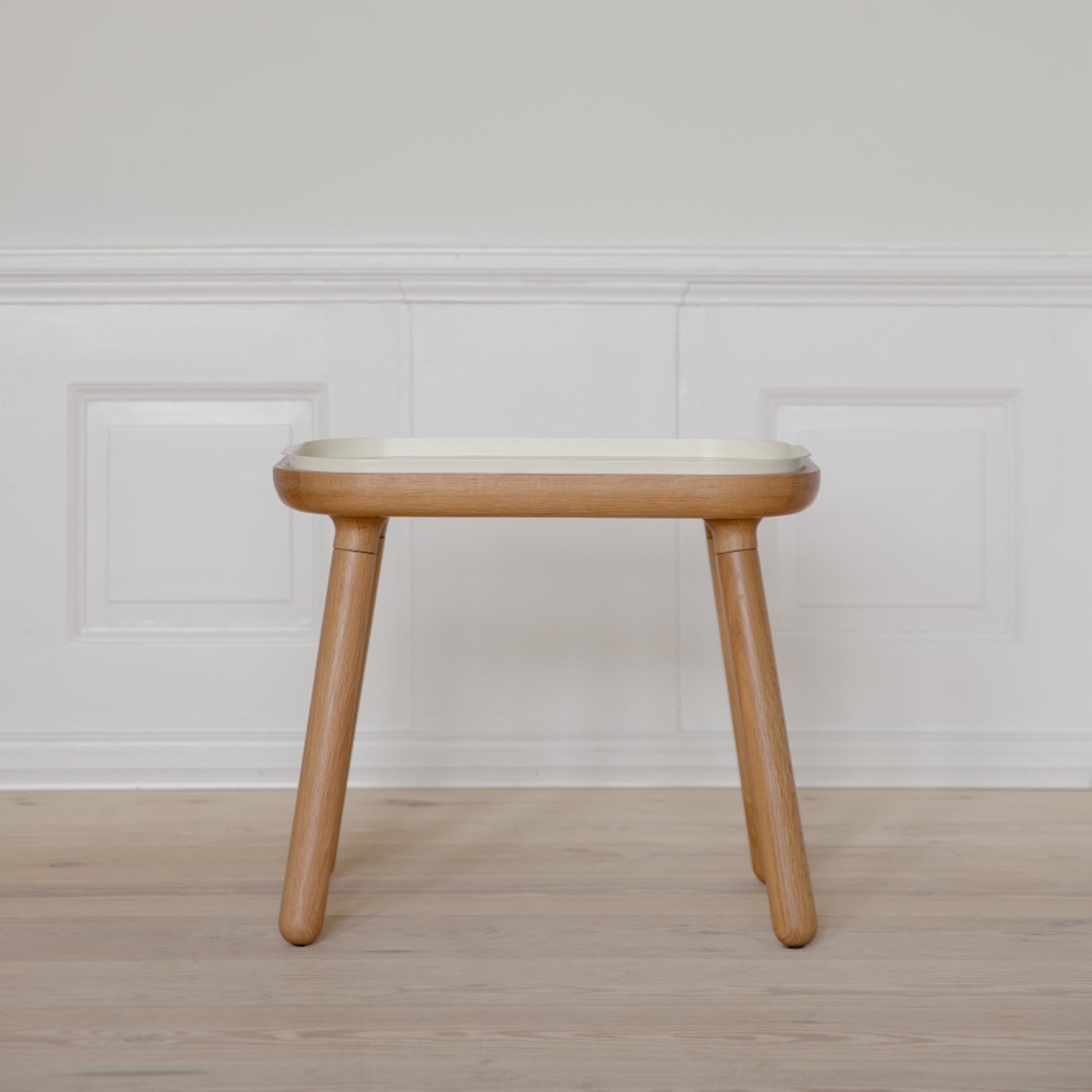 Eleganter Paff low Beistelltisch in sanftem Pearl White von Umage, ideal für stilvolle Akzente in jedem Wohnraum.